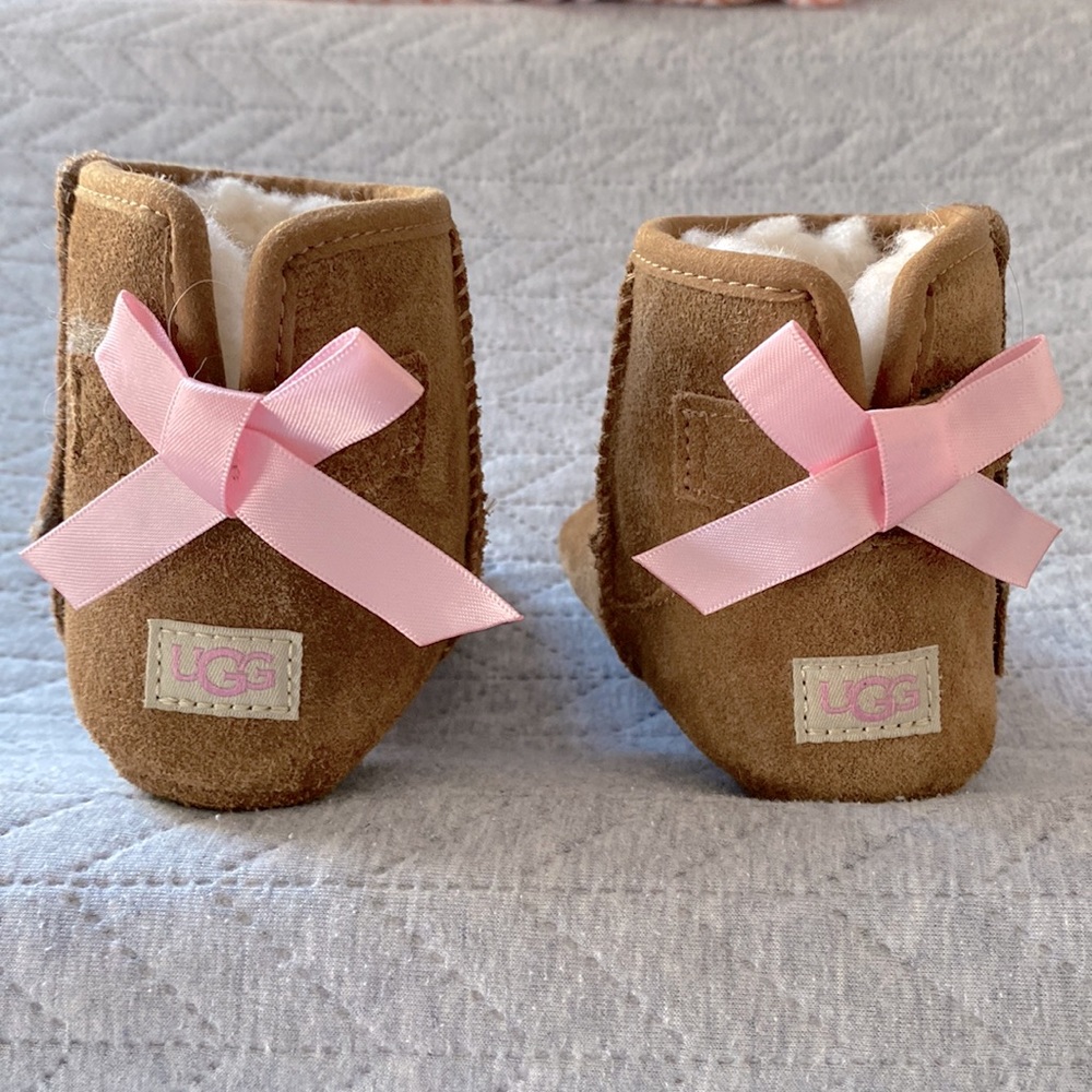 Size 4 Uggs